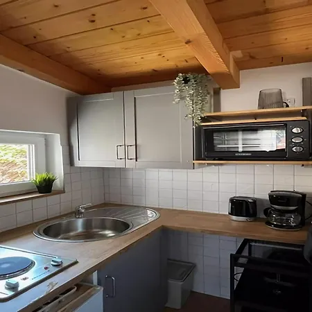 Garden Apartment, Cleaning Included Apartment *