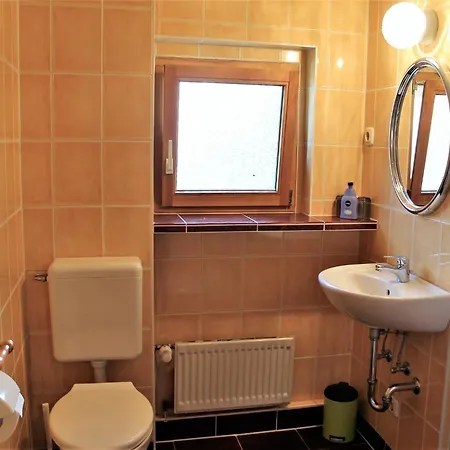 Garden Apartment, Cleaning Included * Klutz