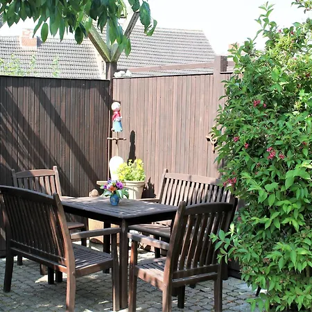 Garden Apartment, Cleaning Included Apartment Klutz
